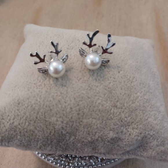 Silver Rhinestone Faux Pearl Reindeer Stud Earrings - Picture 3 of 7